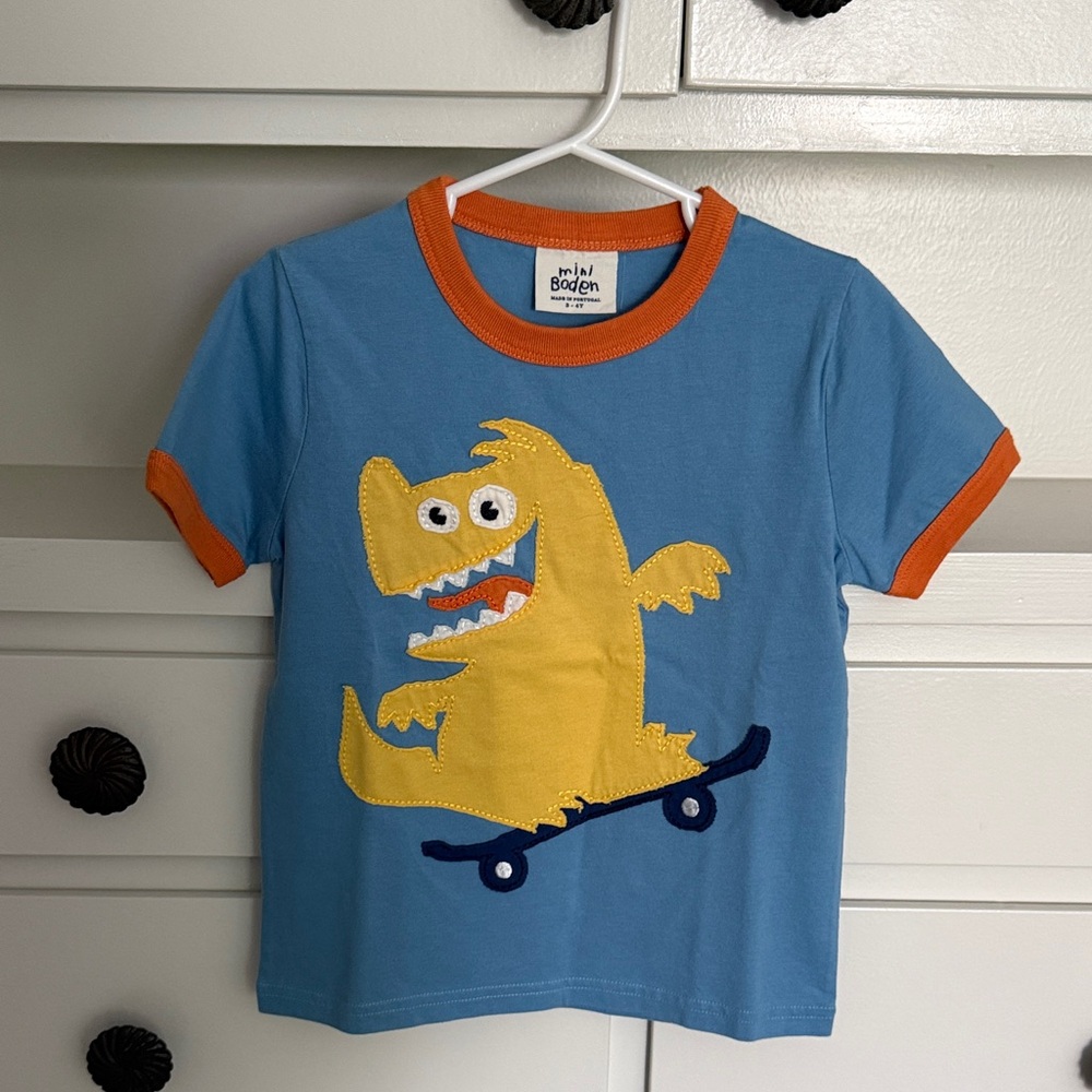 NWT Mini Boden Kids Blue Tee with Yellow Dinosaur 3-4 y